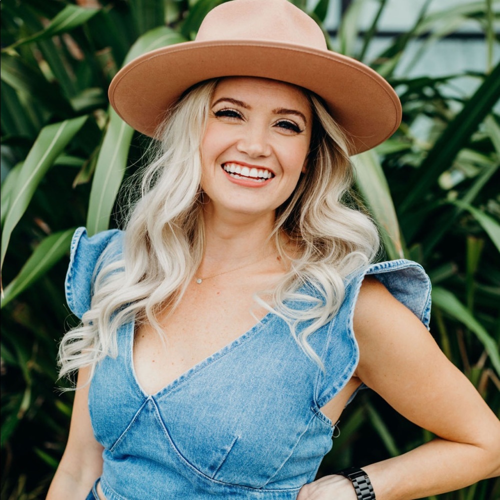 Meet your Posher, Jade